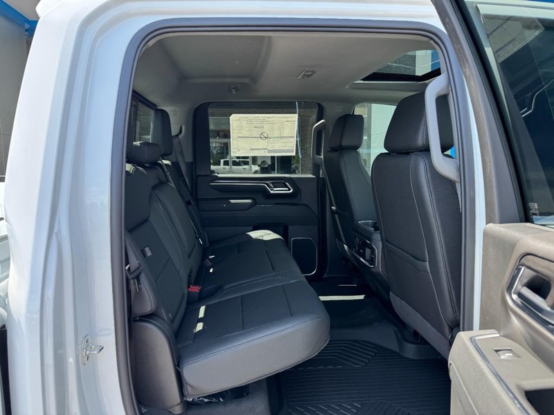 Chevrolet Silverado 2500HD Vehicle Image 05