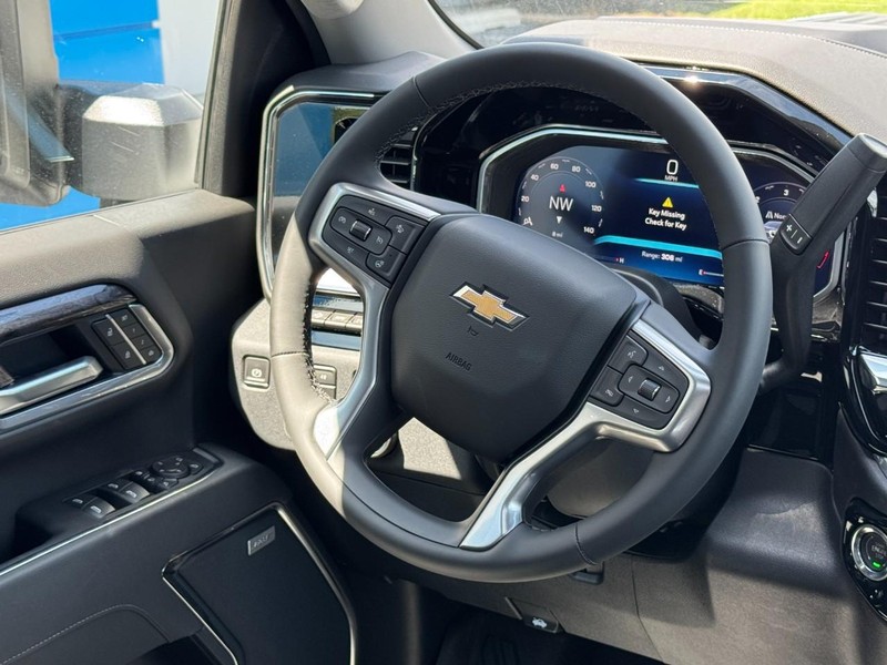 Chevrolet Silverado 2500HD Vehicle Image 07