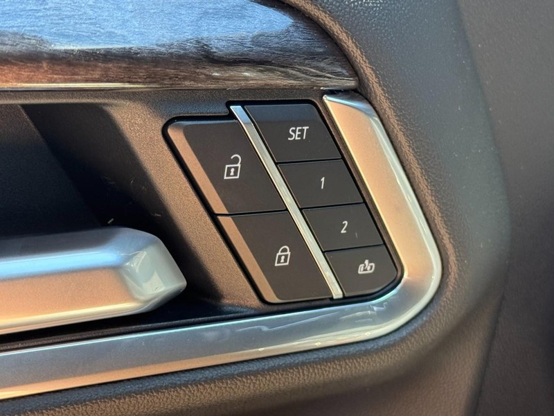 Chevrolet Silverado 2500HD Vehicle Image 10