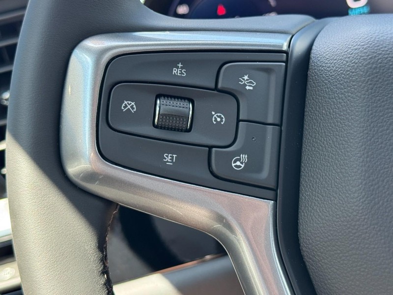 Chevrolet Silverado 2500HD Vehicle Image 11