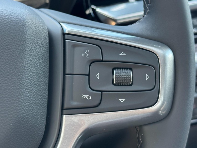 Chevrolet Silverado 2500HD Vehicle Image 12