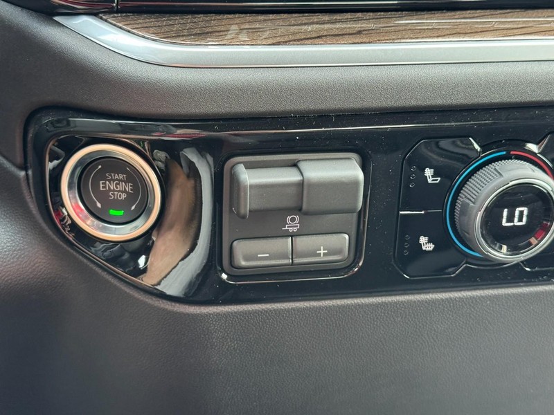 Chevrolet Silverado 1500 Vehicle Image 12