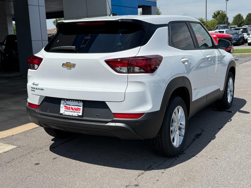 Chevrolet TrailBlazer Vehicle Image 03
