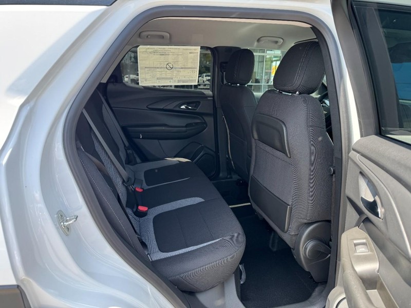 Chevrolet TrailBlazer Vehicle Image 05