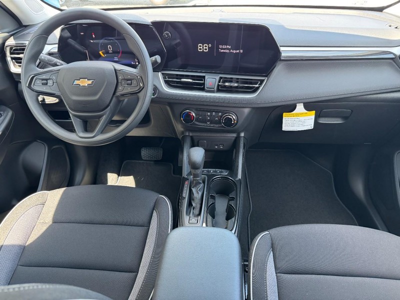 Chevrolet TrailBlazer Vehicle Image 06