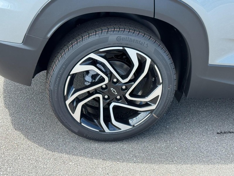 Chevrolet TrailBlazer Vehicle Image 04