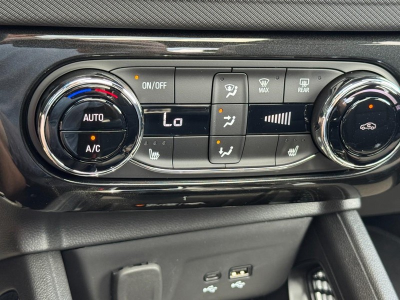 Chevrolet TrailBlazer Vehicle Image 12