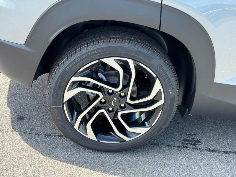 Chevrolet TrailBlazer Vehicle Image 04
