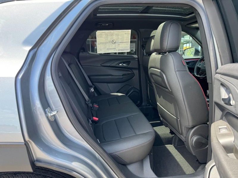 Chevrolet TrailBlazer Vehicle Image 05