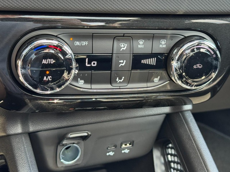 Chevrolet TrailBlazer Vehicle Image 12