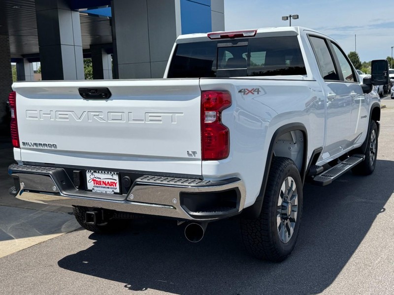 Chevrolet Silverado 3500HD Vehicle Image 03