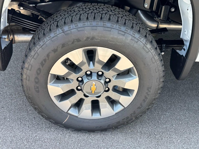 Chevrolet Silverado 3500HD Vehicle Image 04