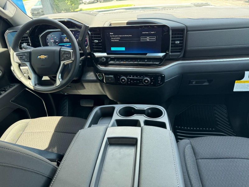 Chevrolet Silverado 3500HD Vehicle Image 06