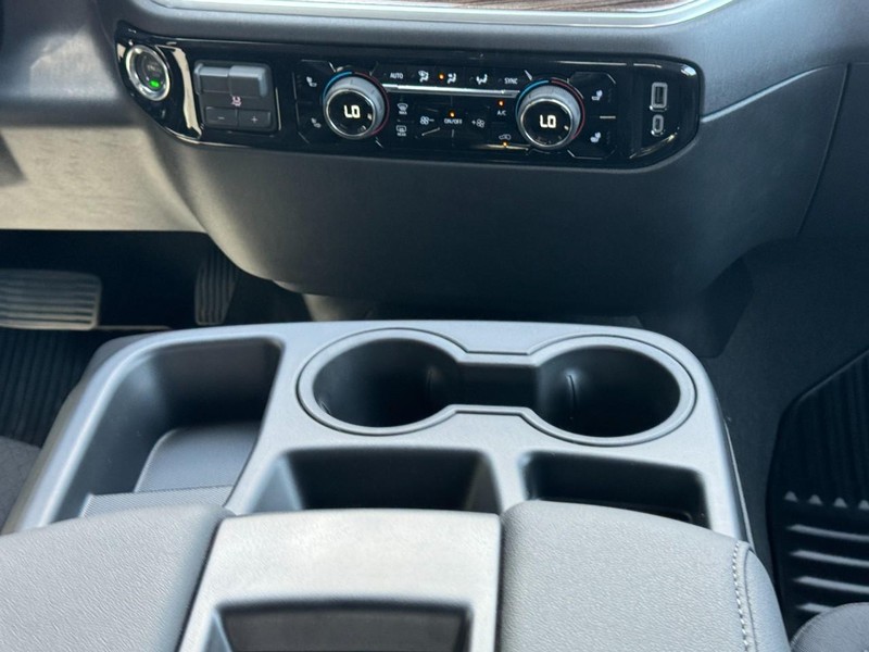 Chevrolet Silverado 3500HD Vehicle Image 09
