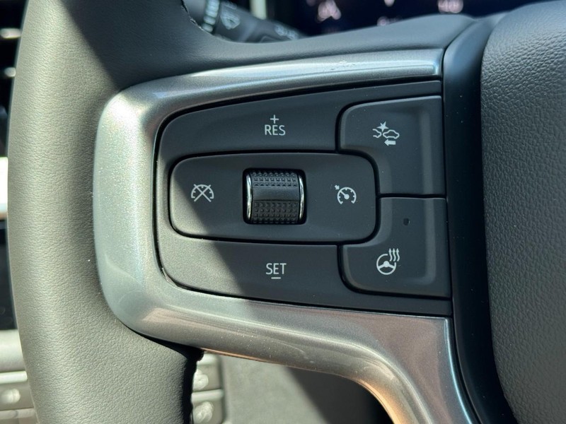 Chevrolet Silverado 3500HD Vehicle Image 10