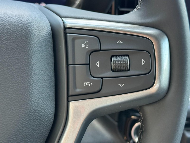 Chevrolet Silverado 3500HD Vehicle Image 11