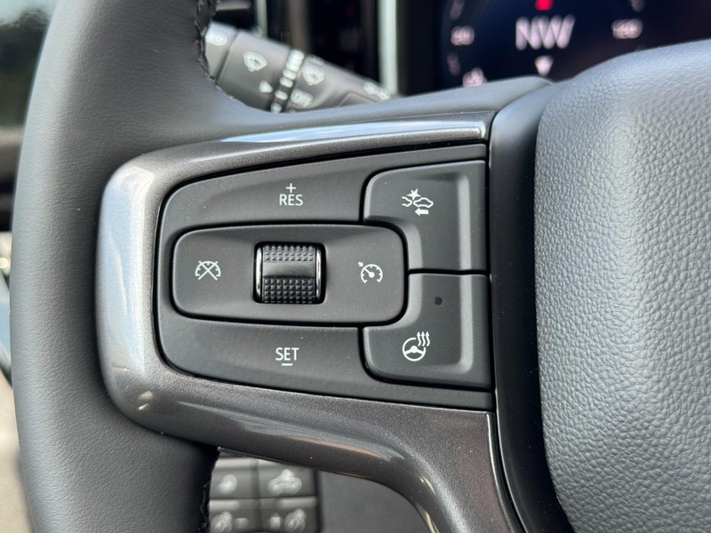Chevrolet Silverado 2500HD Vehicle Image 11