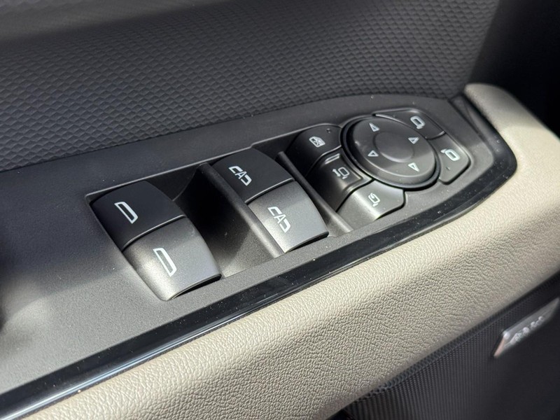 Chevrolet Silverado 2500HD Vehicle Image 15