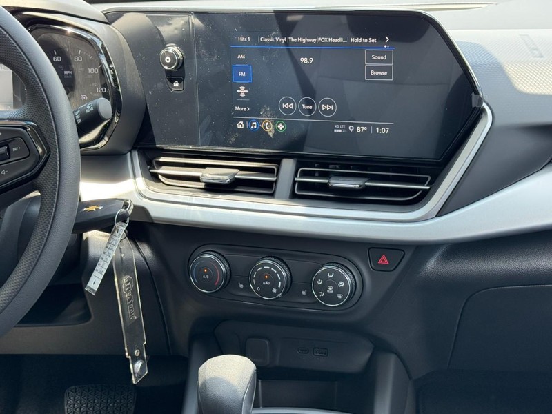 Chevrolet Trax Vehicle Image 08