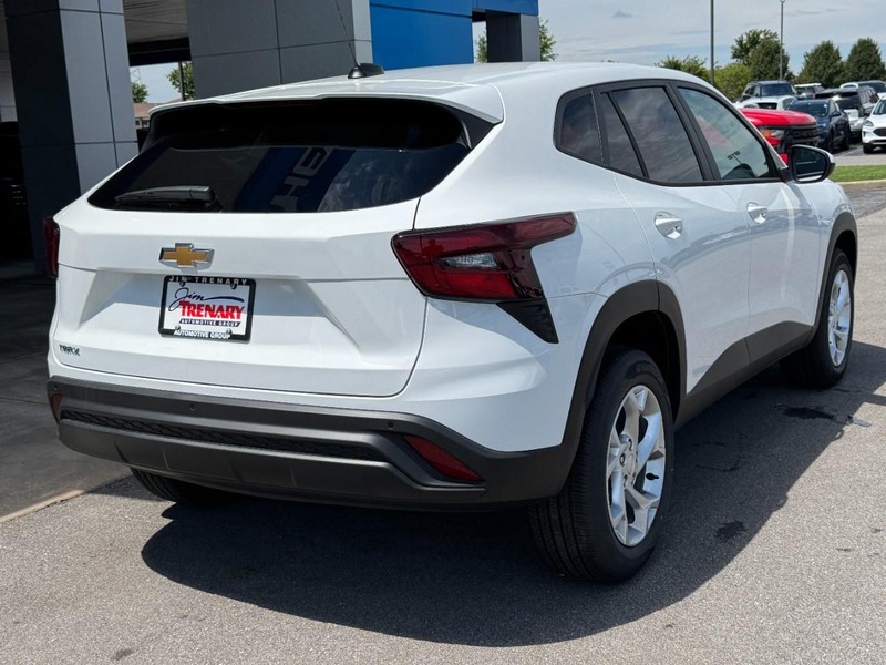Chevrolet Trax Vehicle Image 03