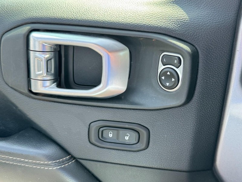 Jeep Wrangler Unlimited Vehicle Image 21
