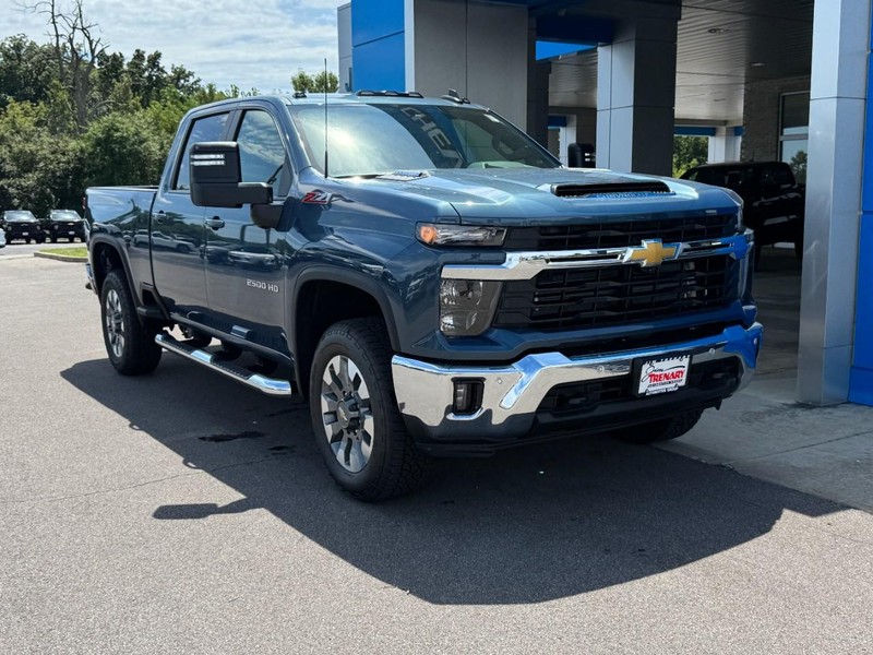 Chevrolet Silverado 2500HD Vehicle Image 02