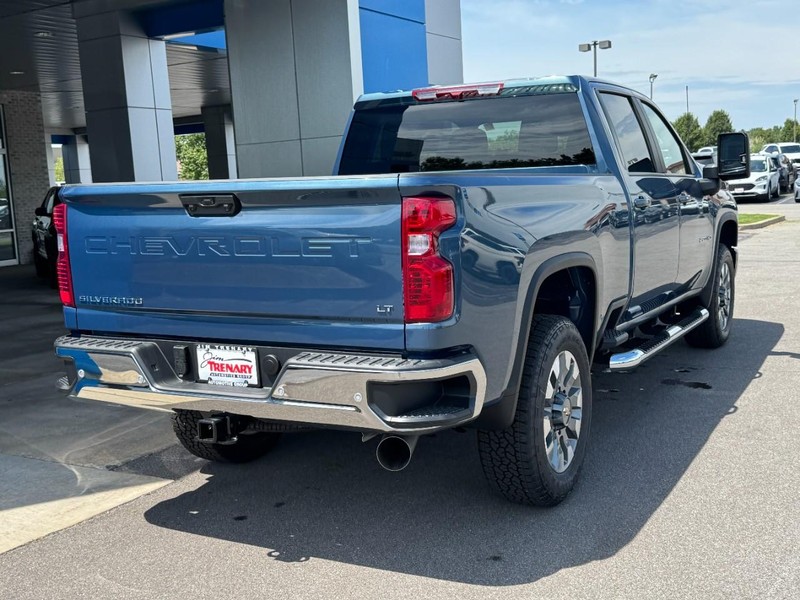 Chevrolet Silverado 2500HD Vehicle Image 03