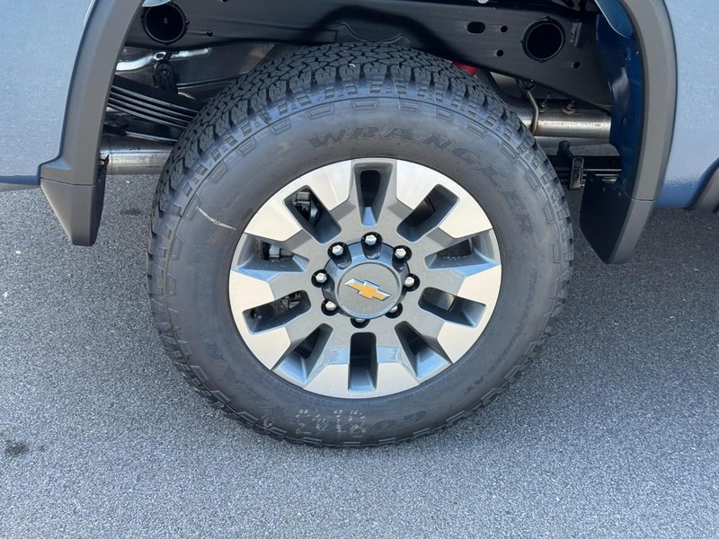 Chevrolet Silverado 2500HD Vehicle Image 04