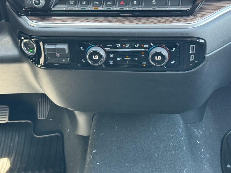 Chevrolet Silverado 2500HD Vehicle Image 09