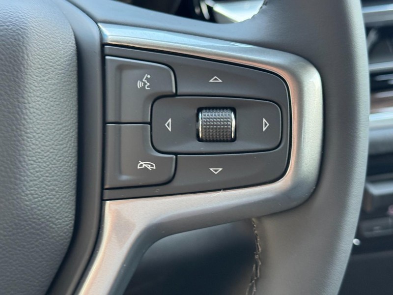 Chevrolet Silverado 2500HD Vehicle Image 11