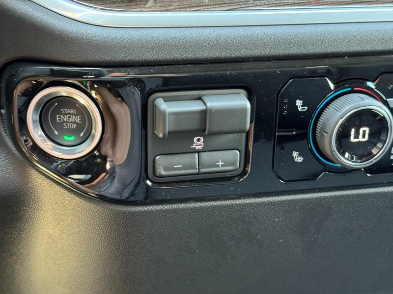 Chevrolet Silverado 2500HD Vehicle Image 12