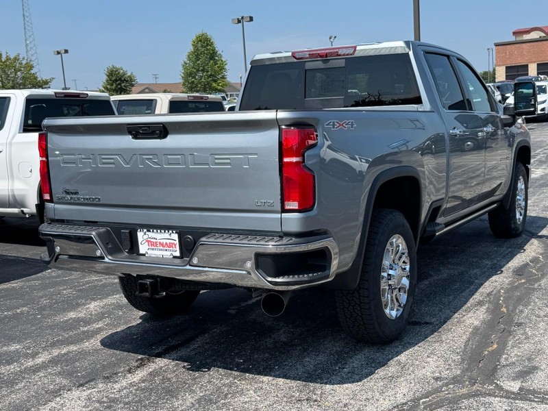 Chevrolet Silverado 2500HD Vehicle Image 03