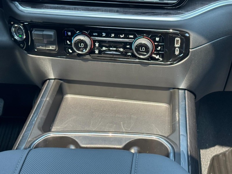 Chevrolet Silverado 2500HD Vehicle Image 09