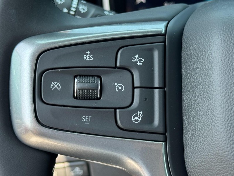 Chevrolet Silverado 2500HD Vehicle Image 11