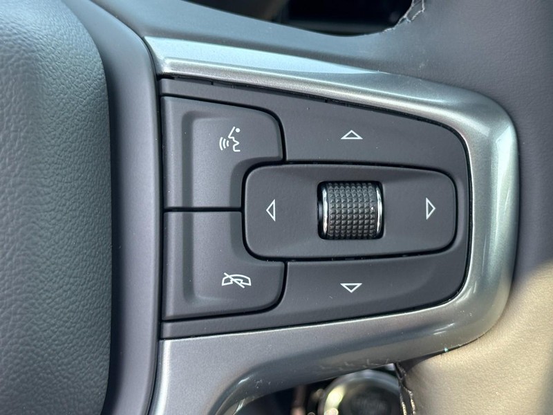 Chevrolet Silverado 2500HD Vehicle Image 12
