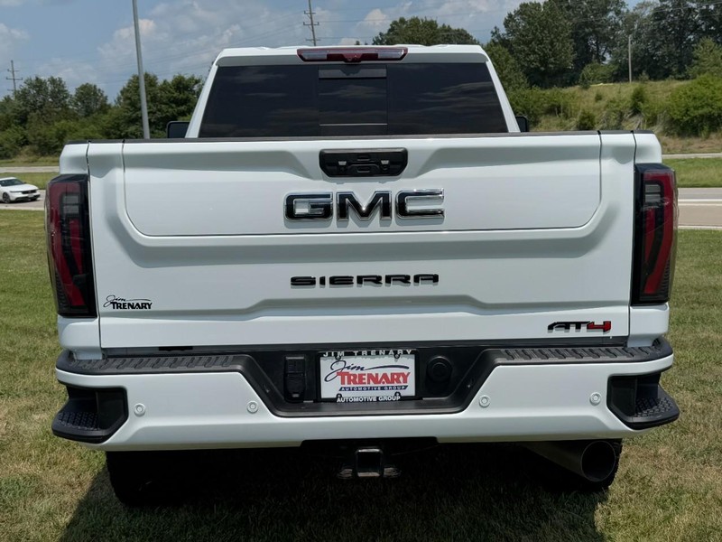 GMC Sierra 2500HD Vehicle Image 04