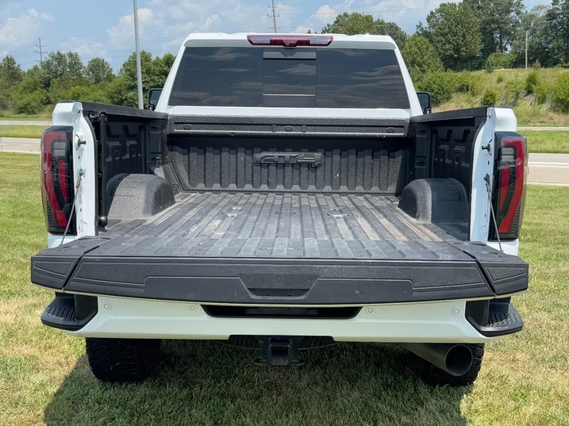 GMC Sierra 2500HD Vehicle Image 05