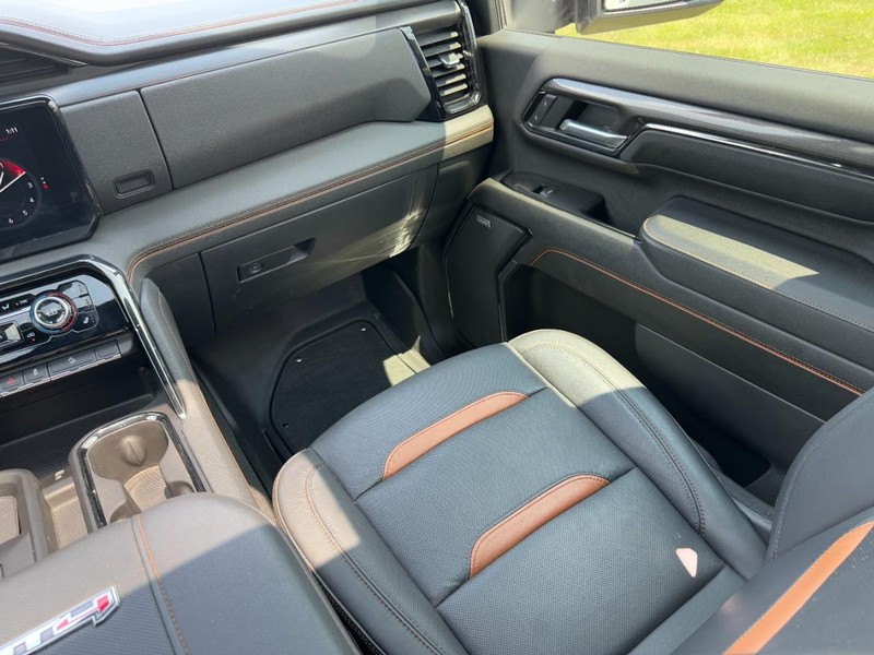 GMC Sierra 2500HD Vehicle Image 16