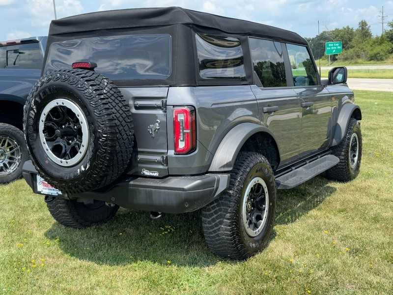Ford Bronco Vehicle Image 03
