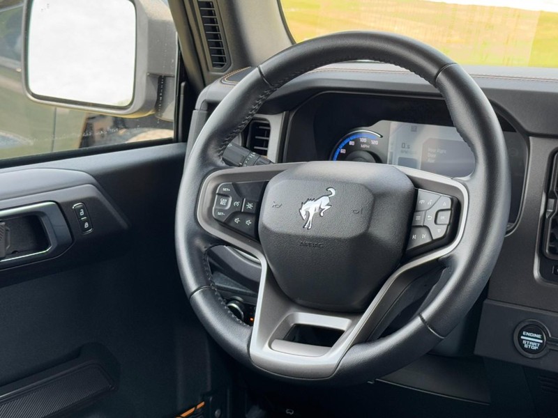 Ford Bronco Vehicle Image 12