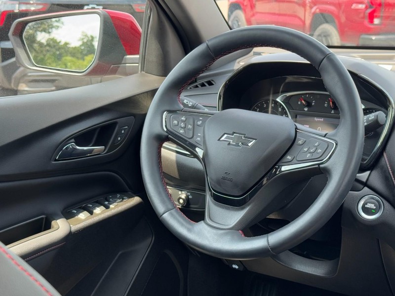 Chevrolet Equinox Vehicle Full-screen Gallery Image 12
