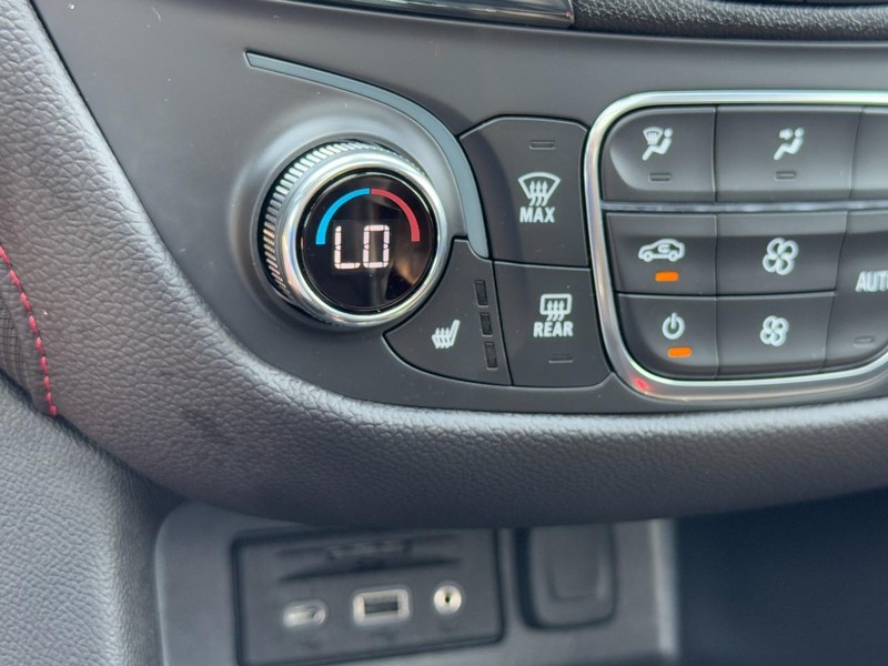 Chevrolet Equinox Vehicle Full-screen Gallery Image 19