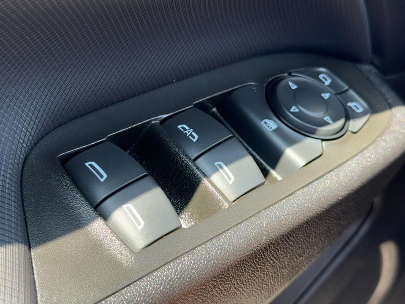 Chevrolet Equinox Vehicle Full-screen Gallery Image 21