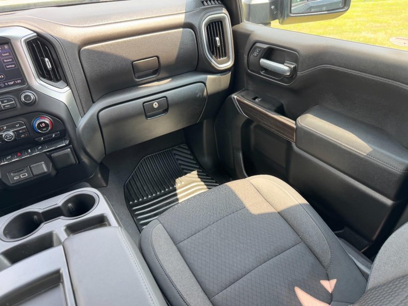 Chevrolet Silverado 1500 Vehicle Full-screen Gallery Image 15