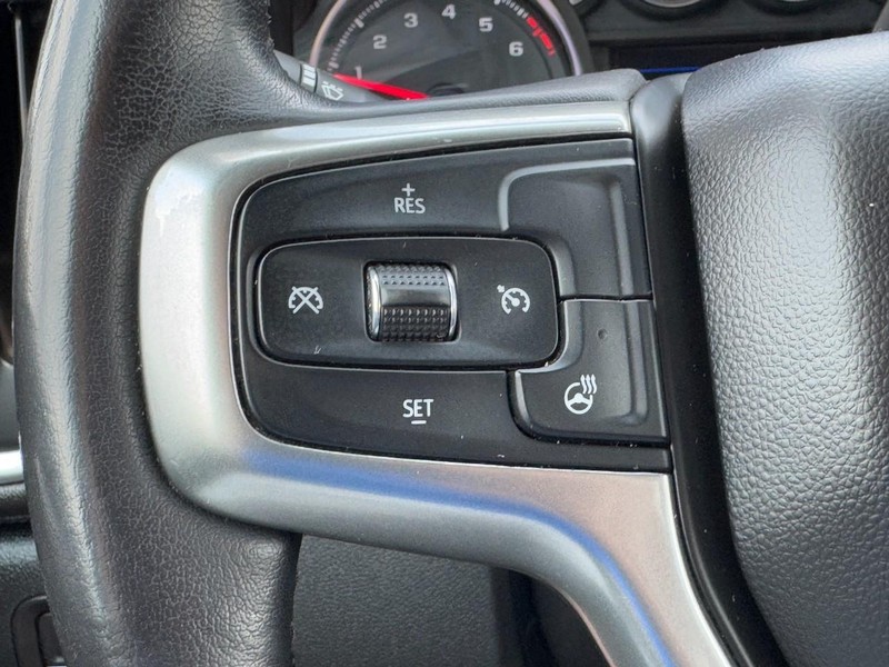 Chevrolet Silverado 1500 Vehicle Full-screen Gallery Image 16