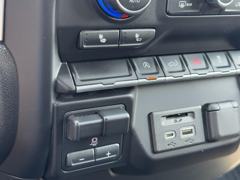 Chevrolet Silverado 1500 Vehicle Full-screen Gallery Image 19