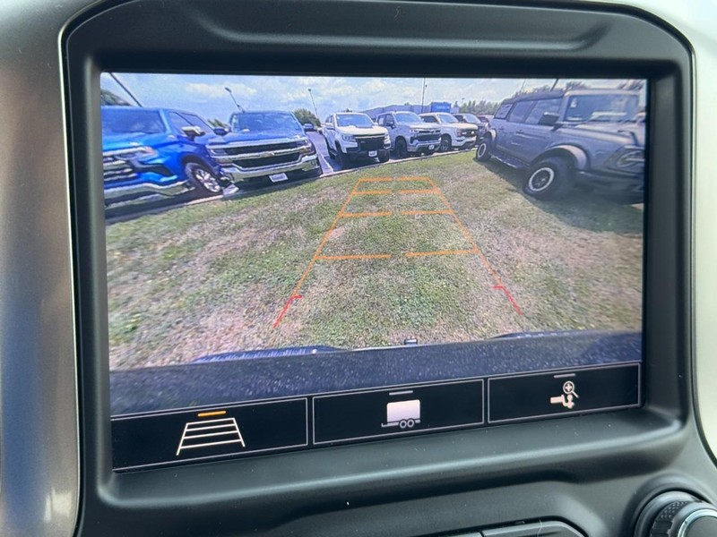 Chevrolet Silverado 1500 Vehicle Full-screen Gallery Image 20