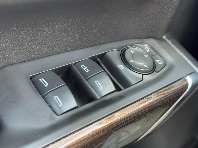Chevrolet Silverado 1500 Vehicle Full-screen Gallery Image 21