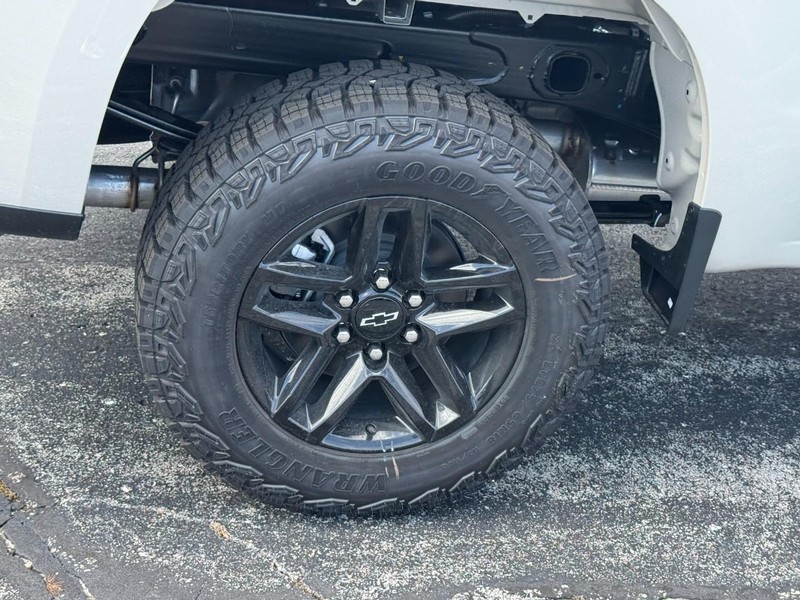 Chevrolet Silverado 1500 Vehicle Image 04