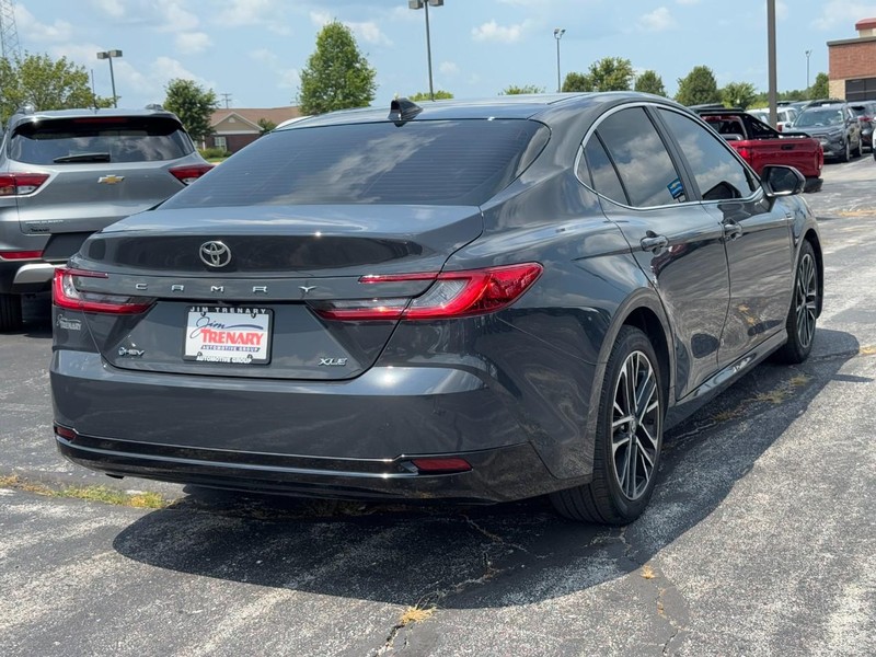 Toyota Camry Vehicle Image 03